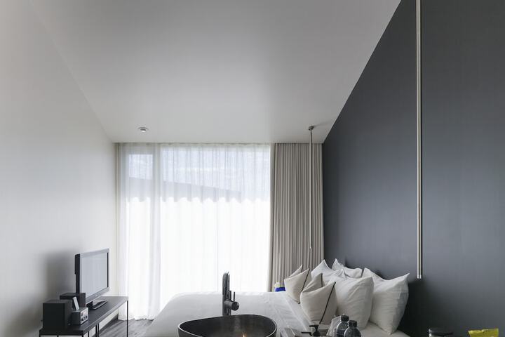 Room 25 of 76