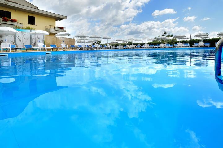 Pool 37 of 64