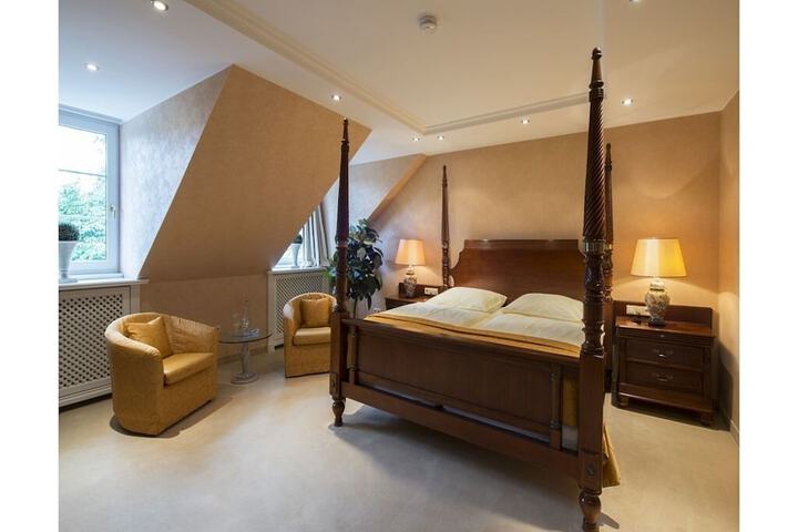 Room 2 of 19