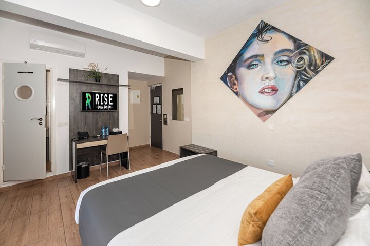 Room 53 of 216