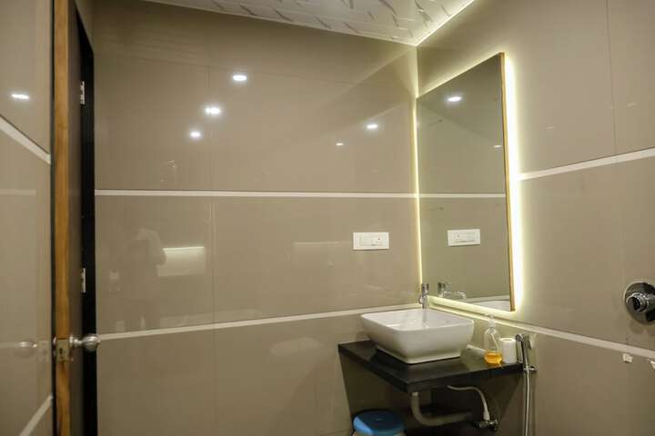 Room 10 of 68