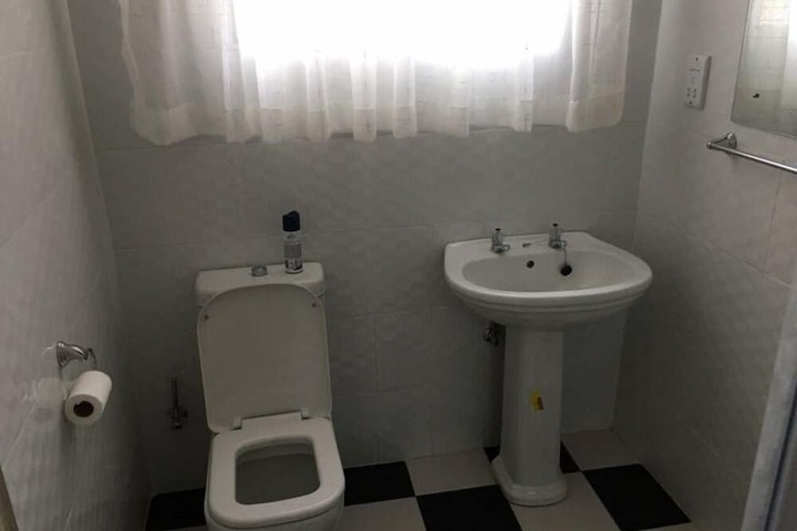 Room 6 of 11