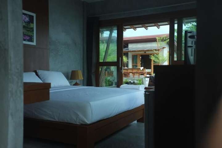 Room 16 of 66