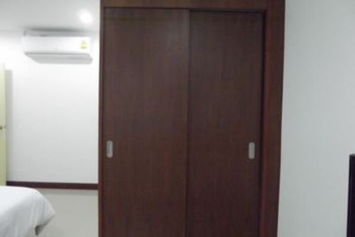 Room 13 of 17