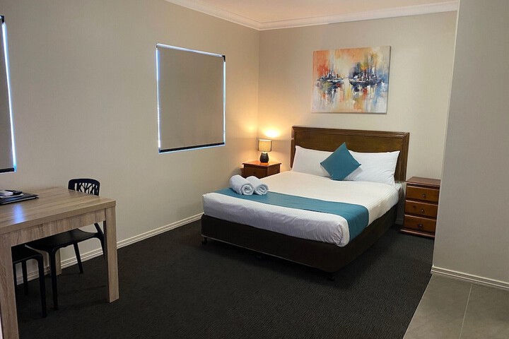 Room 5 of 125