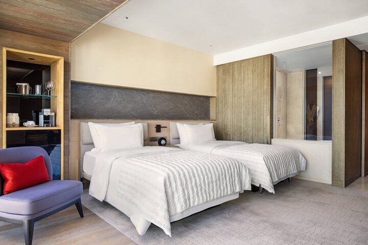 Room 10 of 50