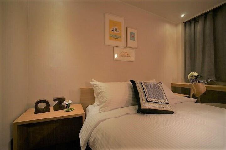 Room 6 of 14
