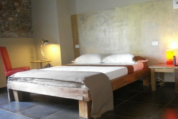 Room 11 of 38