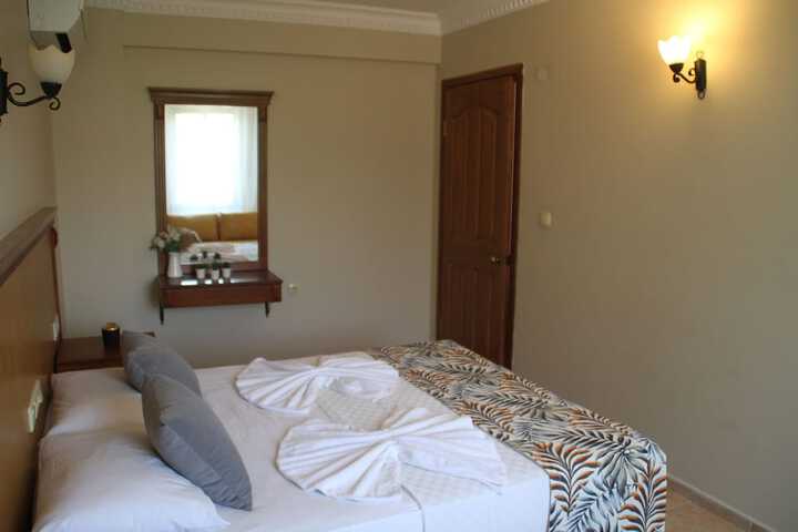 Room 9 of 104