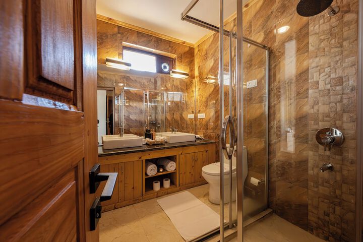 Room 10 of 20
