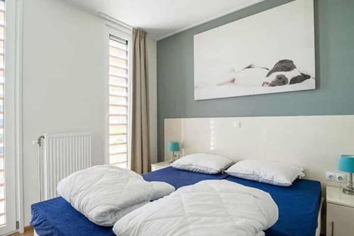 Room 3 of 40