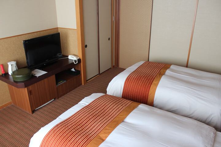 Room 3 of 40