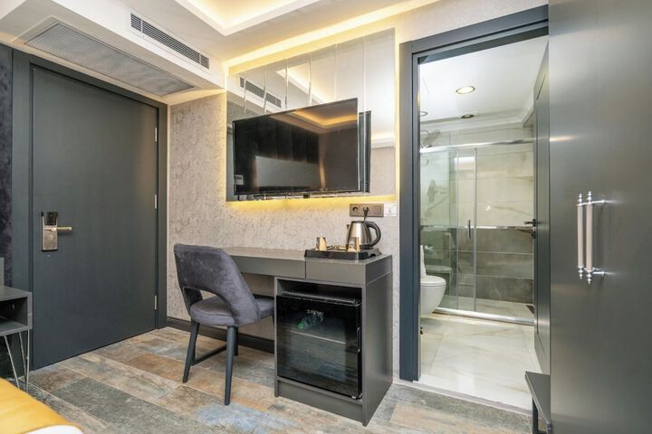 Room 8 of 24