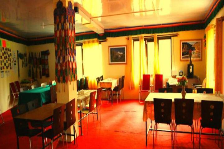 Dining 4 of 5