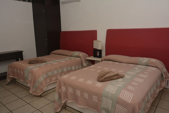 Room 4 of 43
