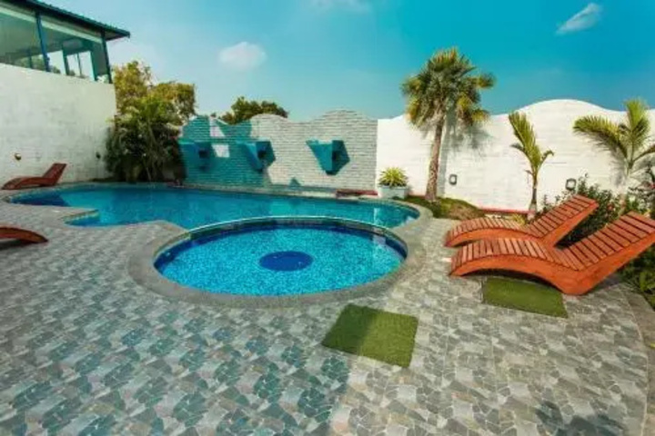 Pool 14 of 21