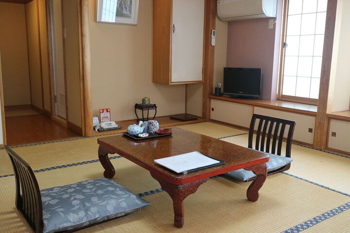 Room 9 of 33