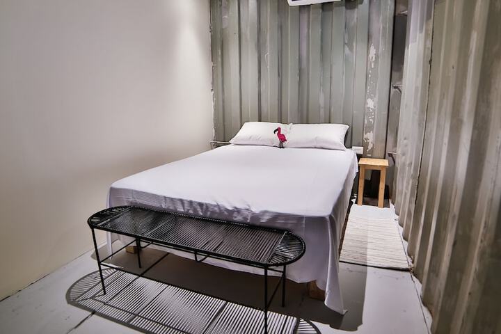 Room 3 of 122