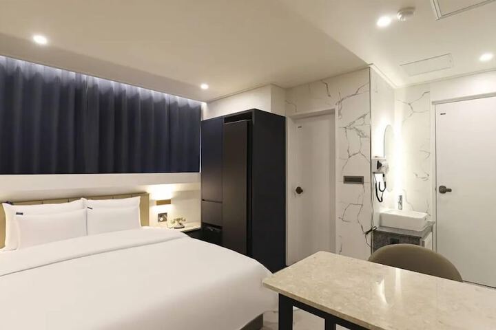 Room 16 of 109