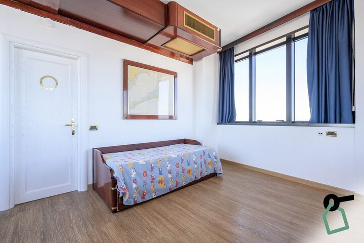 Room 12 of 47