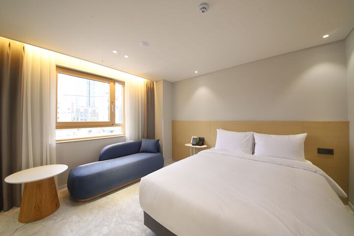 Room 33 of 71