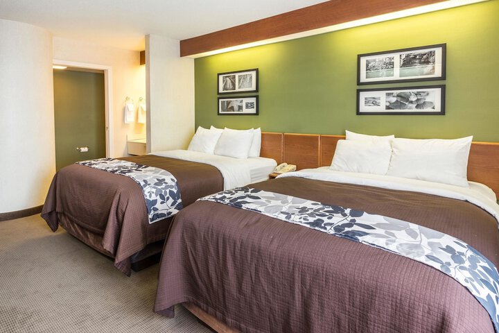 2 Queen Beds (2 of 23)