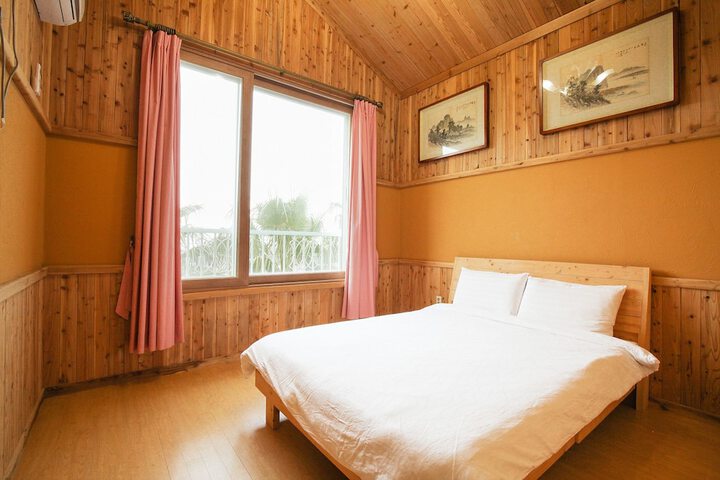 Room 9 of 182