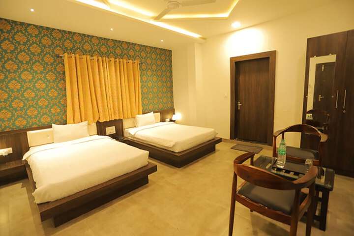 Room 9 of 36