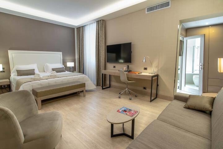 Room 33 of 62