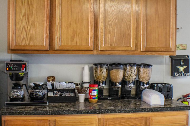 Breakfast/Coffee Service 34 of 40