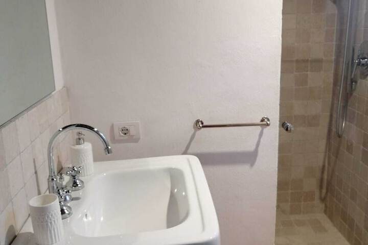 Room 52 of 109