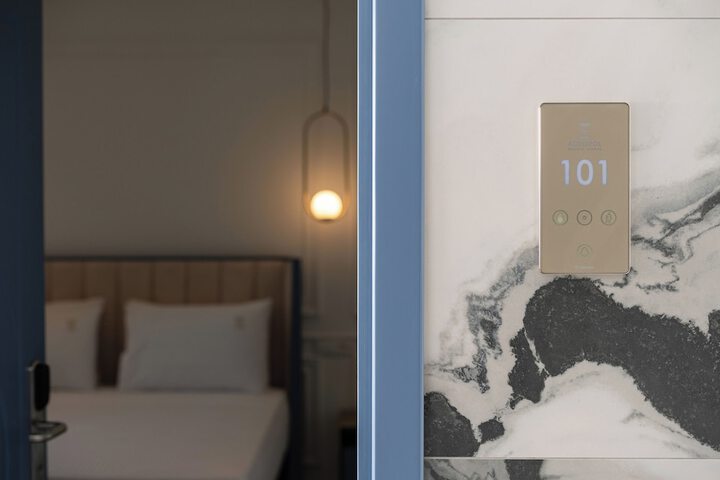 Room 10 of 68