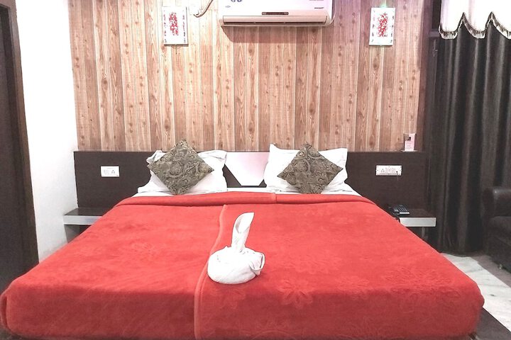 Room 6 of 30