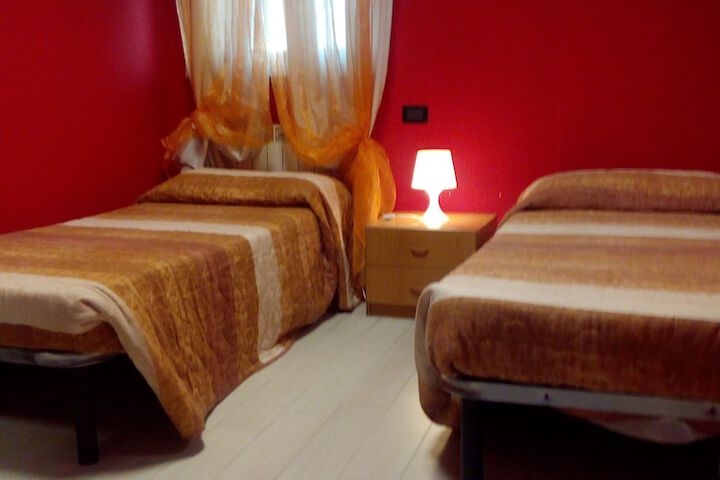 Room 3 of 53