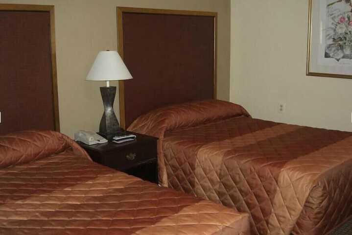 2 Double Beds (4 of 8)
