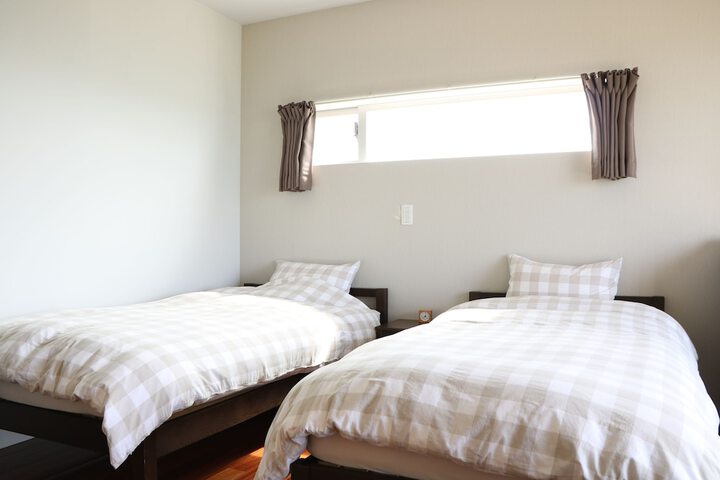 Room 11 of 27