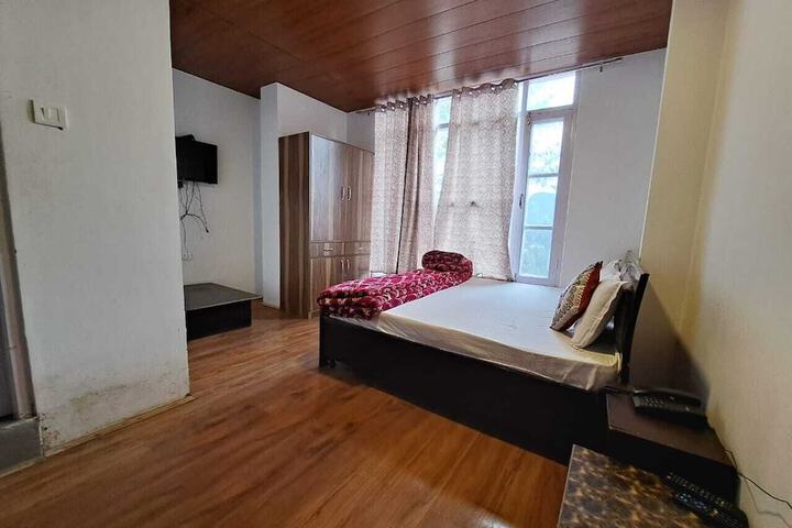 Room 4 of 15
