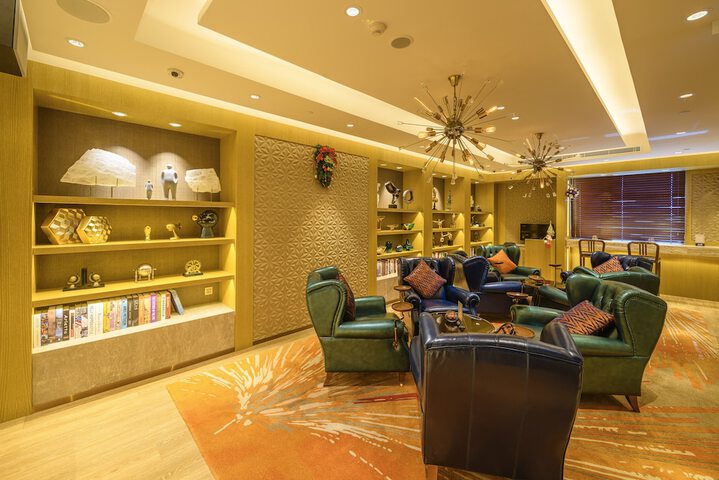 Lounge 94 of 142