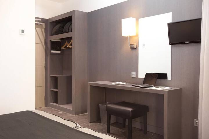 Room 21 of 49