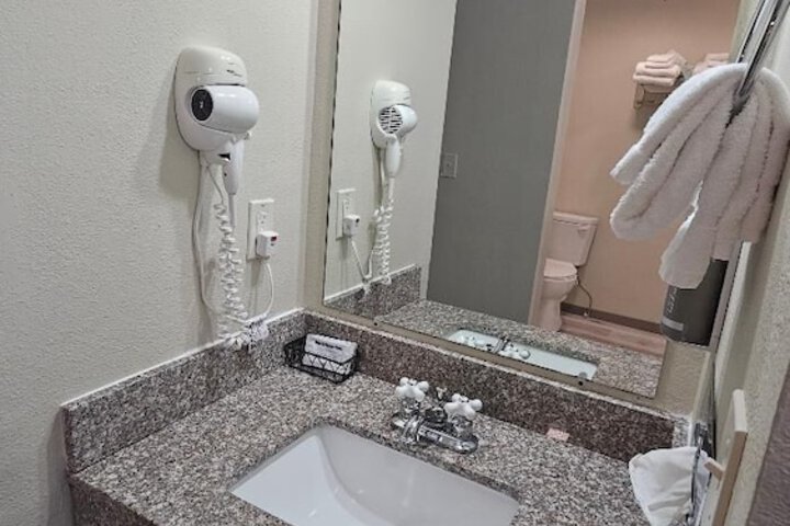 Room 66 of 105