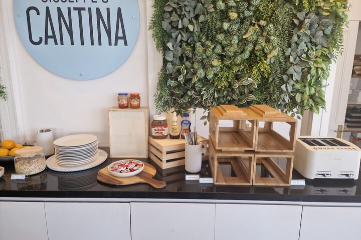 Breakfast area