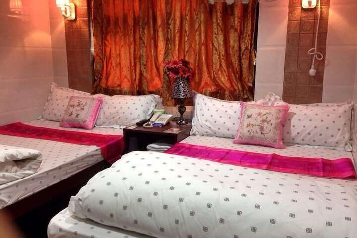 Room 3 of 33
