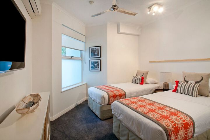 Room 18 of 120