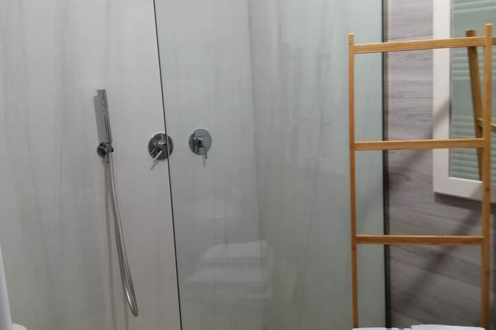 Room 28 of 53