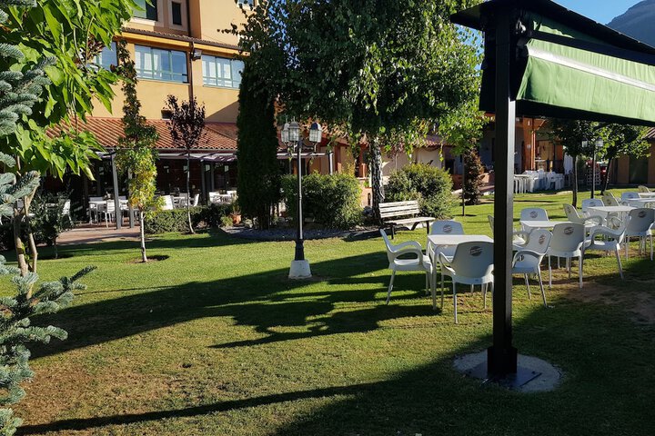 Hotel Exterior 36 of 51
