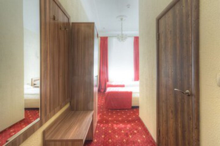 Room 10 of 21