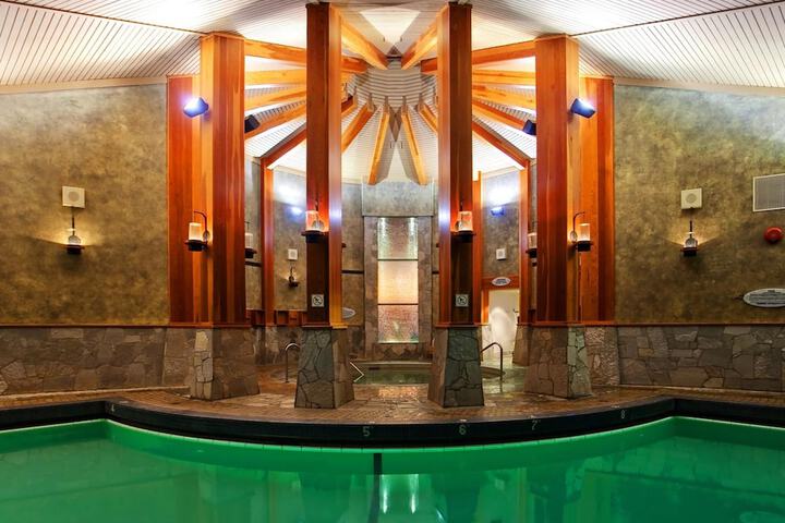 Pool Hotel
