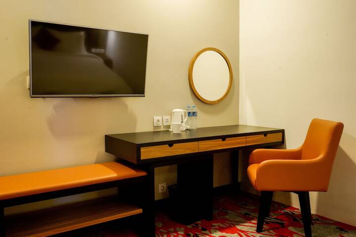 Room 13 of 32