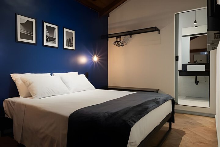 Room 7 of 93