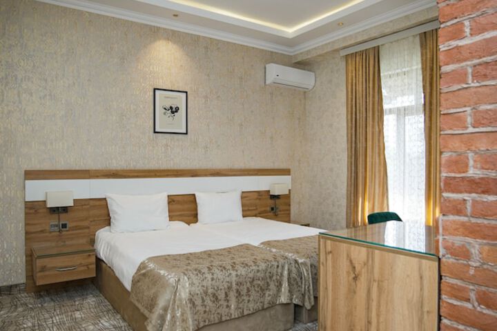 Room 16 of 38